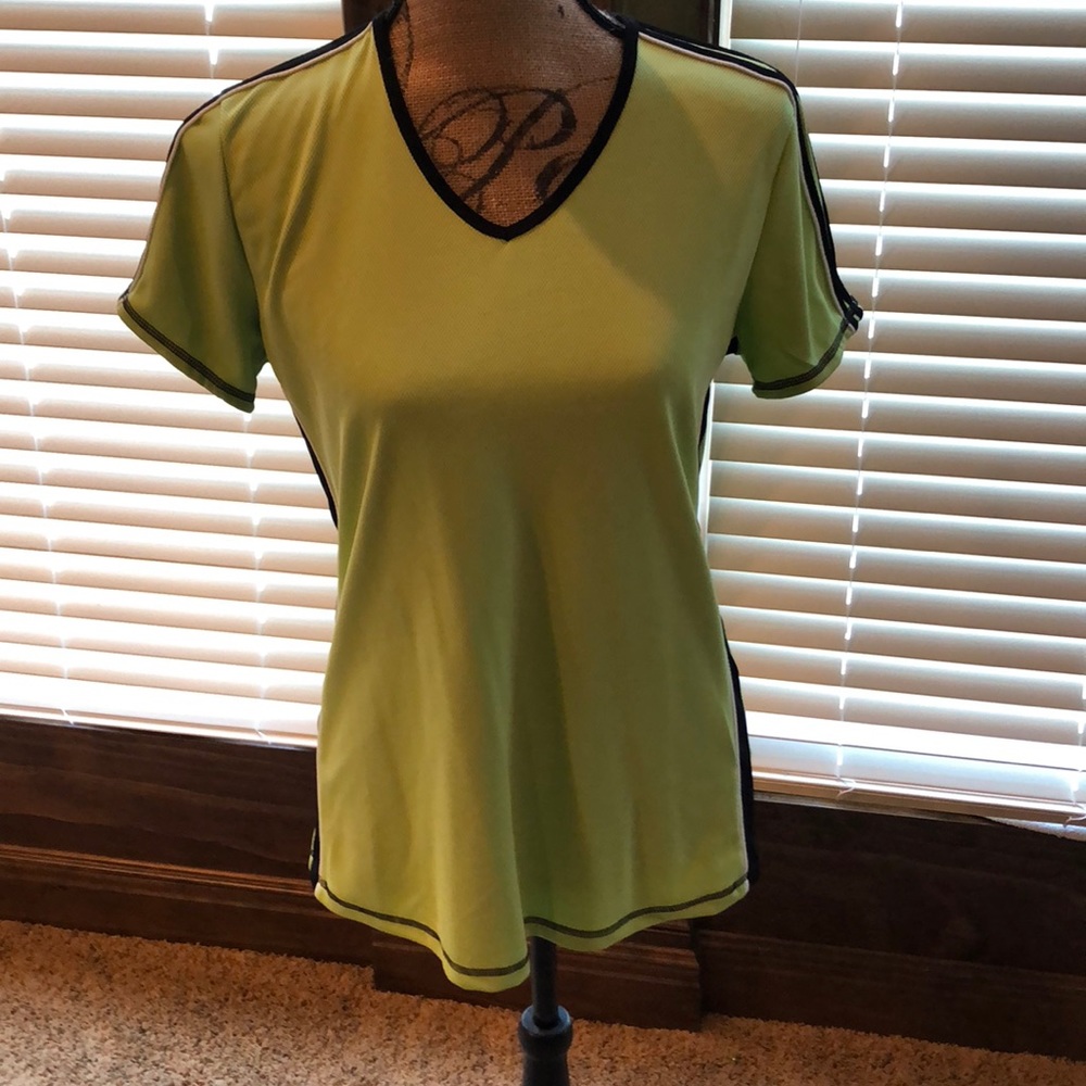SB Active V Neck Top Size MT